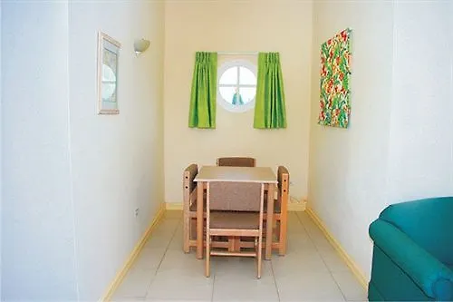 Tropical Winds Apartment Hotel Christ Church 0*, Saint Philip
